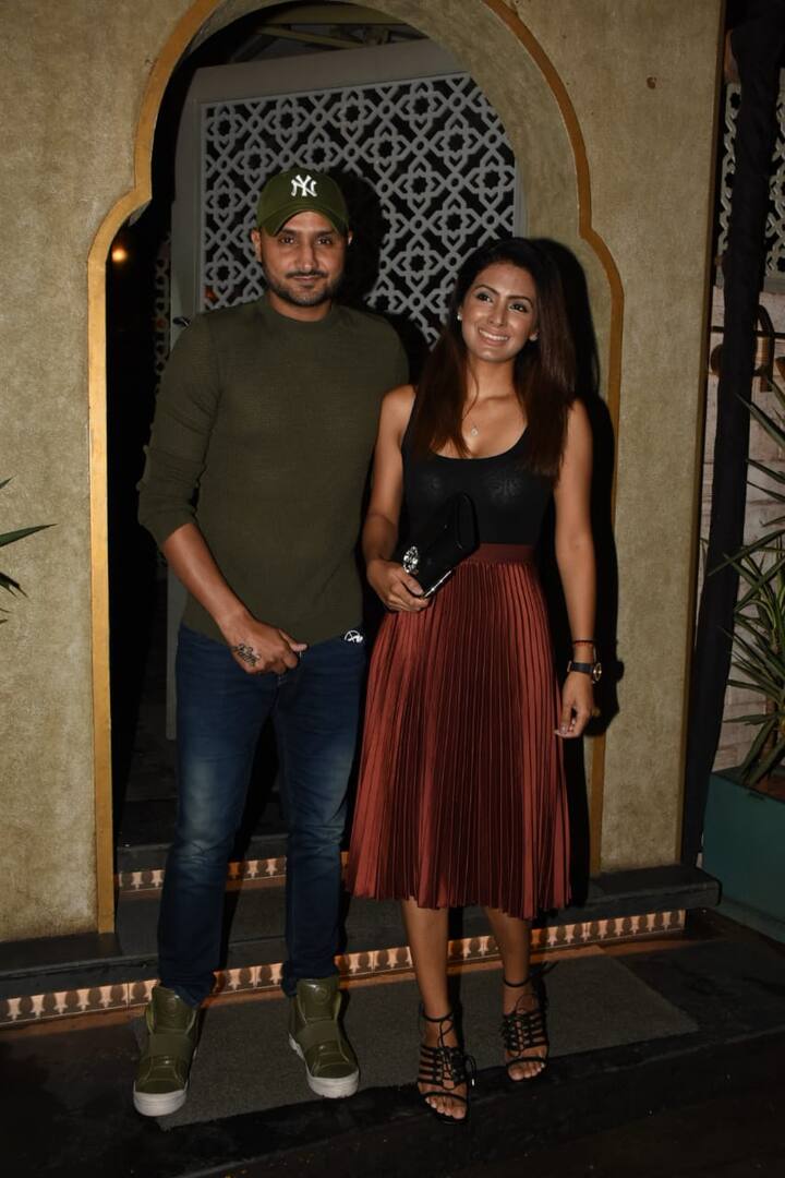 अब इन दोनों की एक क्यूट सी बेटी भी है जिसका नाम हिनाया है.