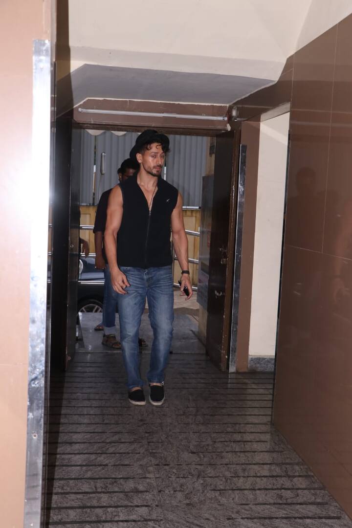 बता दें कि ये पहली बात नहीं है जब दिशा और टाइगर यूं साथ में दिखाई दिए हैं बल्कि अक्सर ही ये दोनों साथ में घूमते और टाइम स्पेंड करते स्पॉट किए जाते हैं. (Photo Credit: Manav Manglani)