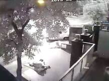 गाजियाबाद: छुट्टी आए फौजी की कार हुई चोरी, सीसीटीवी में रिकॉर्ड हुई घटना