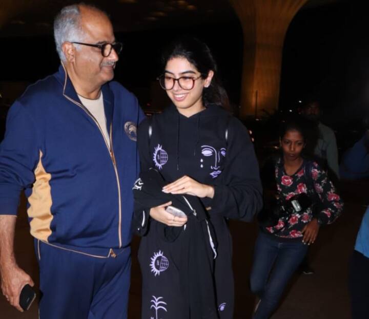 हालांकि अपने पिता को खुशी ने मुस्कुराते हुए अलविदा कहा. जाह्ननी ने अक्सर इस बात का जिक्र किया है कि बोनी कपूर खुशी के ज्यादा क्लोज हैं.