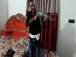 बिहार: वायरल वीडियो में AK-47 लहराने वाले दोनों युवक मोकामा में गिरफ्तार, जेल भेजा गया