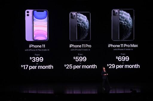 एप्पल ने इस बार आईफोन में सबसे बड़ा बदलाव कैमरे में किया है. iPhone 11 में दो कैमरे दिए गए हैं. इसमें जूम और वाइड कैमरा शॉट पर फोकस किया गया है. iPhone 11 में iPhone XR से 1 घंटे ज्यादा बैटरी बैकअप भी मिलेगा.