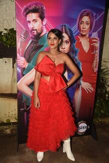 Zee5 पर रिलीज हुआ Jamai 2.0, स्क्रीनिंग पर दिखा निया शर्मा का HOT अवतार,  देखें तस्वीरें