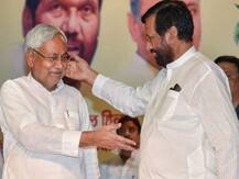 बिहार: सीएम पद को लेकर गरमाई बहस पर रामविलास पासवान बोले- NDA का चेहरा हैं नीतीश कुमार