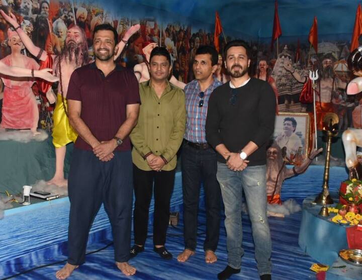 इस दौरान वरुण धवन, अपारशक्ति खुराना, कार्तिक आर्यन और इमरान हाशमी पंडाल में नजर आए. 