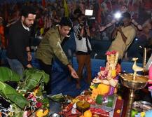 IN PICS: गणेश उत्सव में पहुंचे वरुण और कार्तिक ने ऐसे की मस्ती, सामने आईं ये खास तस्वीरें