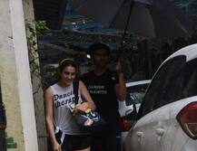 बारिश में फंसी सारा अली खान के लिए छाता लेकर पहुंचे कार्तिक आर्यन, देखें खास तस्वीरें