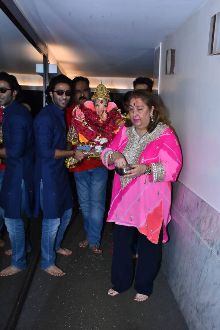रीमा जैन अपने बेटों के साथ इस मौके पर नज़र आईं. (तस्वीर: मानव मंगलानी)