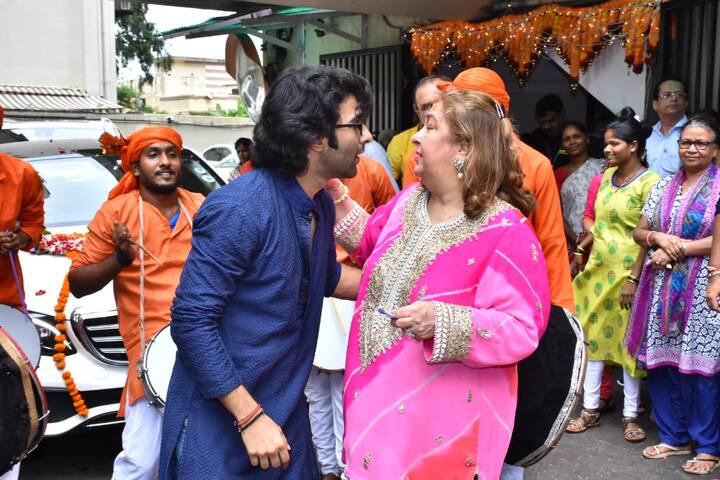 आपको बता दें कि आज गणेश चतुर्थी का आखिरी दिन है. आज सभी अपने अपने गणपति का विसर्जन कर रहे हैं. (तस्वीर: मानव मंगलानी)
