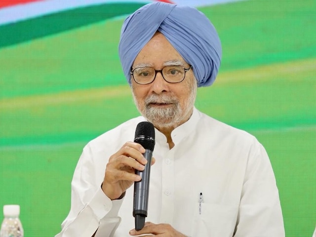 Manmohan Singh said  on GDP figures Modi government should create fear free environment for investment