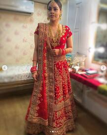 IN PICS: सुर्ख जोड़े में वायरल हो रही थीं दुल्हन सुमोना की तस्वीरें, अब दुल्हे के साथ खास अंदाज में आईं नजर