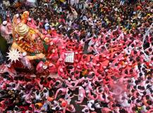 खूबसूरत तस्वीरें: मुंबई में लाल बाग के राजा की विदाई, लोग बोले- बप्पा अगले बरस तू जल्दी आ...