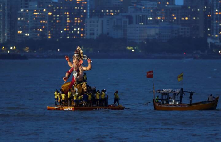 मुंबई में गणेश विसर्जन की खूबसूरत तस्वीरें