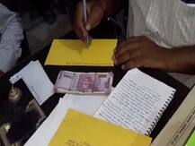 यूपी: 40 हजार रुपए घूस लेते दारोगा गिरफ्तार, मुकदमे में एफआर के नाम पर मांग रहा था डेढ़ लाख रुपए