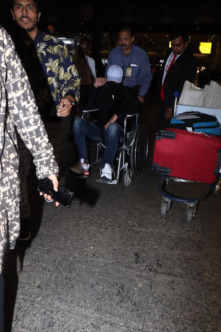 वहीं ये भी मुमकिन है कि वो अपनी आने वाली फिल्म के लिए अपना लुक छुपा रहे हों. (Photo: Manav Manglani) 