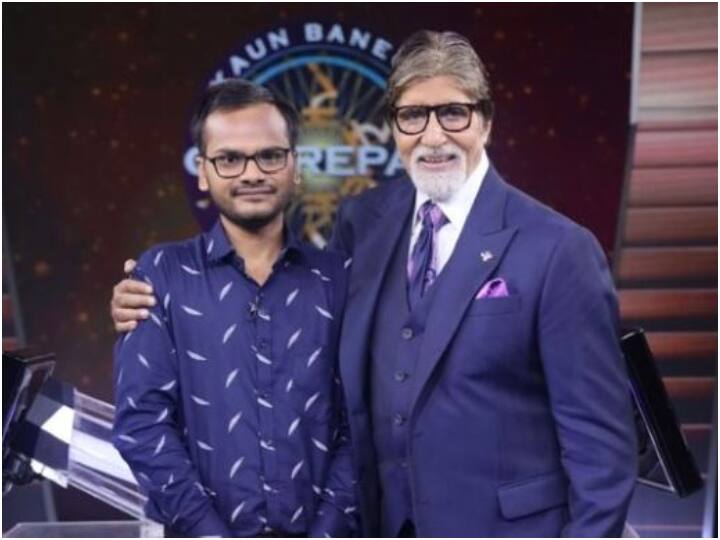 Kaun Banega Kordapati 11 millionaire Sanoj Raj gave his father the winning amount of Sermat कौन बनेगा कोरड़पति -11 के करोड़पति सनोज राज ने अपने पिता को सर्मपित की जीत की रकम