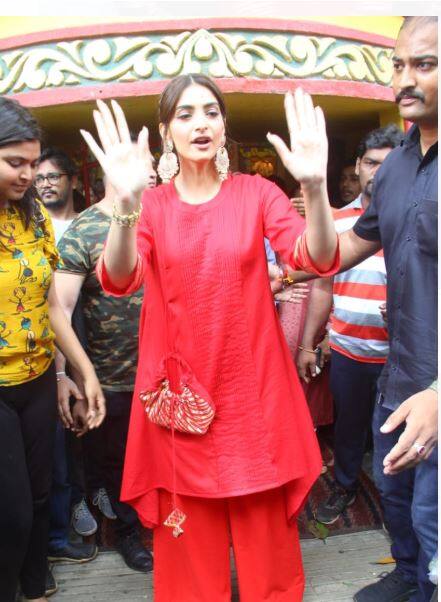 फिल्म में सोनम कपूर के साथ सलामन नजर आएंगे. फिल्म 20 सितंबर 2019 को रिलीज होने के लिए तैयार है.