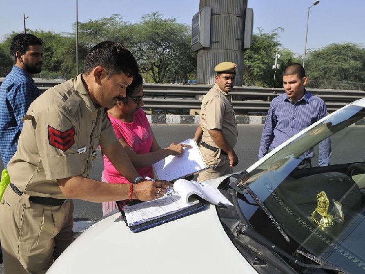 Motor Vehicles Act effect on public transport system in Delhi दिल्ली: ट्रैफिक चालान का जुर्माना बढ़ने के चलते बढ़ गया पब्लिक ट्रांसपोर्ट का इस्तेमाल