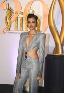 IIFA Awards में सिल्वर HOT अवतार में पहुंचीं राधिका आप्टे, सामने आईं ये खास तस्वीरें