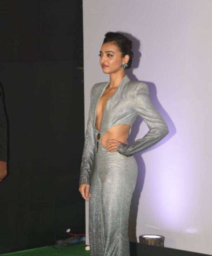 वर्क फ्रंट की बात करें तो हाल ही में राधिका नेटफ्लिक्स की सुपरहिट वेब सीरीज 'सेक्रेड गेम्स' में नजर आईं थी.