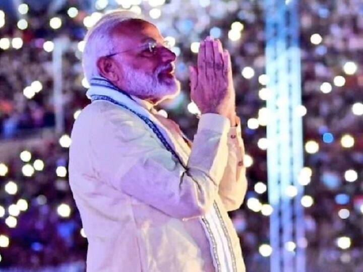 नरेंद्र मोदी को मिला जन्मदिन का शानदार तोहफ़ा: 10 लाख रुपए लगी मां से आशीर्वाद लेने वाली तस्वीर की बोली Narendra Modi gets a wonderful birthday present- bid for a picture of a mother seeking blessings of Rs 10 lakh नरेंद्र मोदी को मिला जन्मदिन का शानदार तोहफ़ा: 10 लाख रुपए लगी मां से आशीर्वाद लेने वाली तस्वीर की बोली