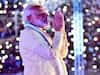 नरेंद्र मोदी को मिला जन्मदिन का शानदार तोहफ़ा: 10 लाख रुपए लगी मां से आशीर्वाद लेने वाली तस्वीर की बोली
