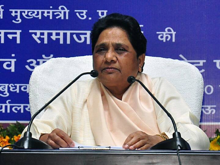 आठ महीने में मायावती ने तीसरी बार लोकसभा में बीएसपी का नेता बदला Mayawati changed the BSP leader in the Lok Sabha third time in eight months आठ महीने में मायावती ने तीसरी बार लोकसभा में बीएसपी का नेता बदला