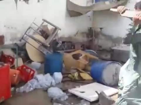 पाकिस्तान: हिंदुओं के खिलाफ दंगे फैलाने के आरोप में 200 से ज्यादा लोगों पर केस दर्ज पाकिस्तान: हिंदुओं के खिलाफ दंगे फैलाने के आरोप में 200 से ज्यादा लोगों पर केस दर्ज