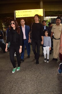 पत्नी ट्विंकल और बेटी नितारा के साथ छुट्टिया मनाने के लिए विदेश रवाना हुए अक्षय कुमार, देखें एयरपोर्ट की तस्वीरें