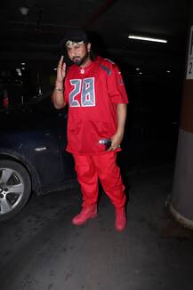 काफी समय बाद एयरपोर्ट पर नज़र आए रैपर हनी सिंह, देखें लेटेस्ट तस्वीरें