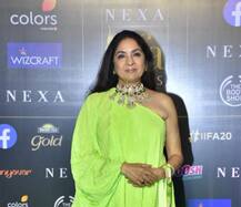 IIFA Awards: Neon ग्रीन आउटफिट में पहुंची नीना गुप्ता, सामने आईं ग्लैमरस तस्वीरें