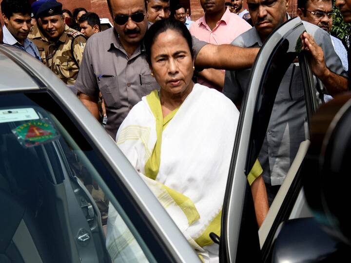 मोदी-शाह के साथ 'गैर-राजनीतिक' मुलाकात में भी राजनीति कर गईं ममता बनर्जी Political analysis of Mamata Banerjee meeting With Narendra Modi and Amit Shah मोदी-शाह के साथ 'गैर-राजनीतिक' मुलाकात में भी राजनीति कर गईं ममता बनर्जी