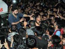 कोलकाताः जादवपुर यूनिवर्सिटी में केंद्रीय मंत्री बाबुल सुप्रियो के साथ धक्का-मुक्की, कहा- छात्रों ने मेरे बाल खींचे