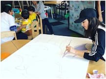 सनी लियोनी बनीं पेंटर, बच्चों के साथ खूबसूरत पेंटिंग करते तस्वीर हो रही है वायरल