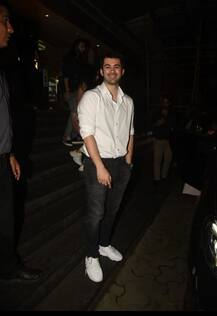 Rare Pics: बेटे करण देओल की डेब्यू फिल्म की स्क्रीनिंग में सनी देओल के साथ पहुंचीं पत्नी पूजा देओल