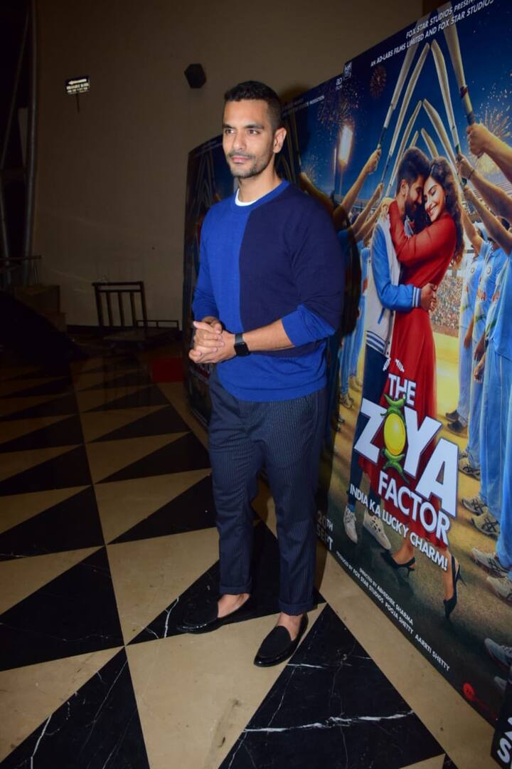 अभिनेता अंगद बेदी भी ये फिल्म देखने पहुंचे.