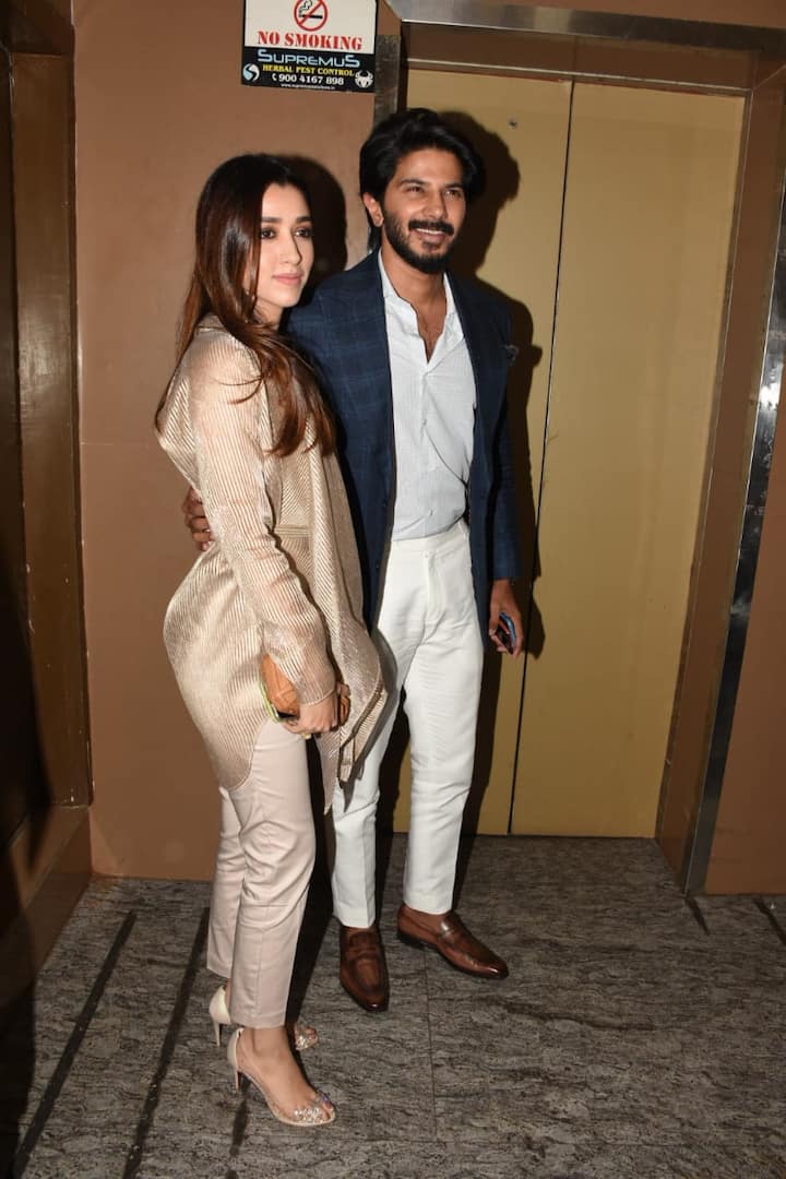 फिल्म के लीड एक्टर दुलकर सलमान यहां पत्नी के साथ नज़र आए. उनकी ये तस्वीरें काफी चर्चा में हैं.