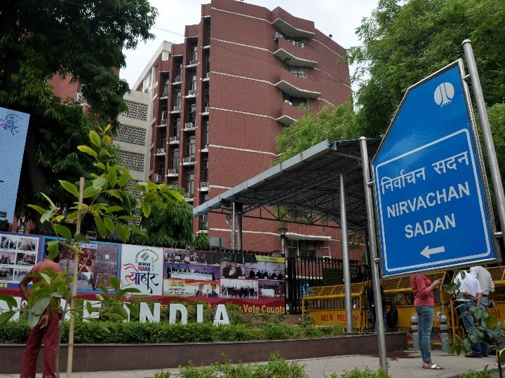चुनाव आयोग ने HC के फैसले को सुप्रीम कोर्ट में दी चुनौती, मध्य प्रदेश हाईकोर्ट ने चुनावी रैलियों और जनसभाओं पर उठाए थे सवाल