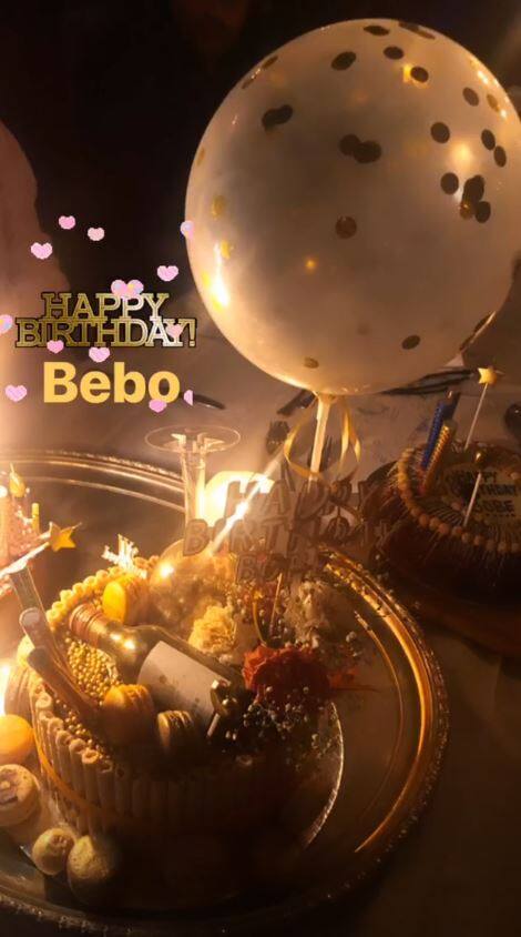 आपको बता दें कि करीना के बर्थडे सेलिब्रेशन की तस्वीरों और वीडियो को फैंस खूब पसंद कर रहे हैं साथ बेबो को बर्थडे भी विश कर रहे हैं. (Photo Credit: @therealkarismakapoor Instagram)