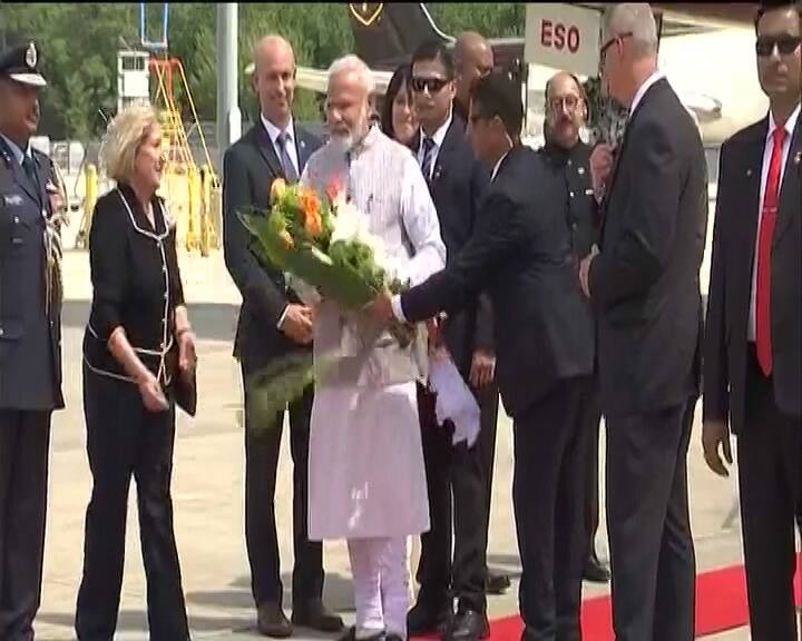प्रधानमंत्री नरेंद्र मोदी सात दिनों के अमेरिकी दौरे पर गए हैं. इस दौरान वह दर्जनों मीटिंग और करार करेंगे. यह हाल के सालों में किसी भी भारतीय प्रधानमंत्री की सबसे लंबी अमेरिकी यात्रा है.