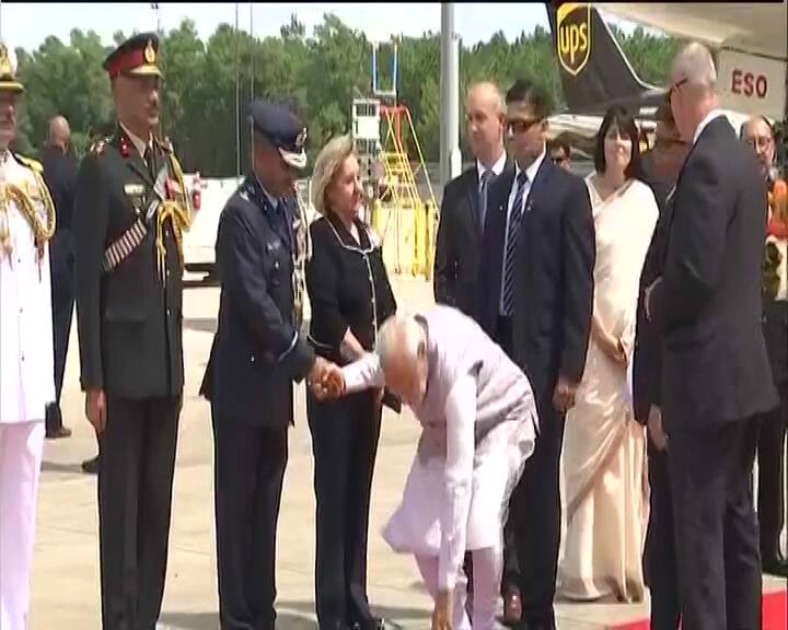 बिल एंड मिलिंडा गेट्स फाउंडेशन लिंकन सेंटर में प्रधानमंत्री मोदी को ‘ ग्लोबल गोलकीपर्स अवॉर्ड’ से सम्मानित करेंगे. यह पुरस्कार उन्हें ‘स्वच्छ भारत’ अभियान के नेतृत्व के लिए दिया जा रहा है. 