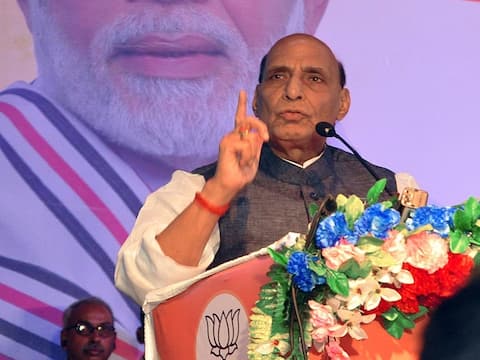 आर्टिकल 370 ने हमारे जिगर के टुकड़े को लहूलुहान किया- राजनाथ सिंह आर्टिकल 370 ने हमारे जिगर के टुकड़े को लहूलुहान किया- राजनाथ सिंह