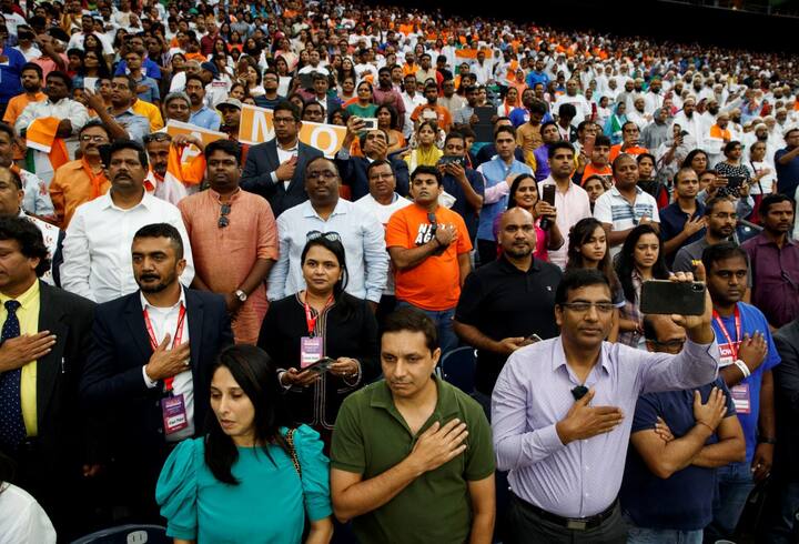 भारतीय मूल के लोगों ने पूरे सम्मान के साथ इस कार्यक्रम को देखा.