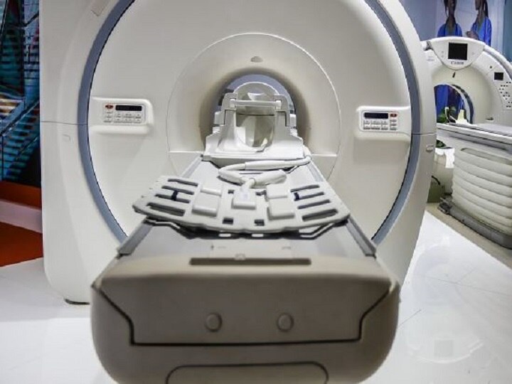 Haryana hospital technician forgotten after leaving patient in mri machine हरियाणा: बुजुर्ग का आरोप,  MRI मशीन में डालकर भूला टेक्नीशियन, खुद बेल्ट तोड़ निकला बाहर