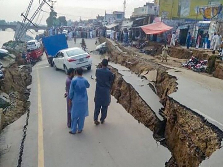 PM Narendra Modi has expressed grief on loss of lives due to an earthquake in parts of India and Pakistan  उत्तर पाकिस्तान और PoK में भूकंप से 23 की मौत, पीएम मोदी ने जताया दुख