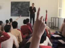 MP गज़ब है: इंदौर के स्कूल में चपरासी वासुदेव 23 साल से पढ़ा रहे हैं संस्कृत