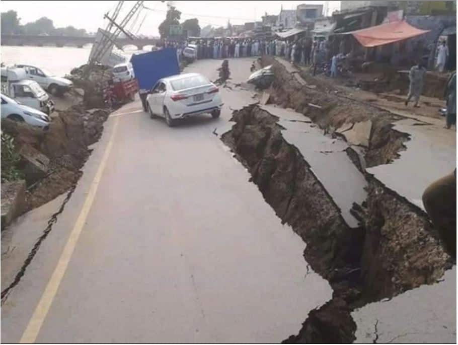 भूकंप में मरने वालों की संख्या बढ़ कर 37 हुई, 450 से अधिक घायल Death toll in earthquake rises to 37, more than 450 injured भूकंप में मरने वालों की संख्या बढ़ कर 37 हुई, 450 से अधिक घायल