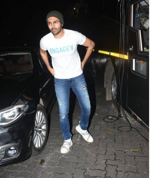 अब फैंस को इन सवालों के जवाब के लिए तो फिलहाल इंतजार करना होगा.