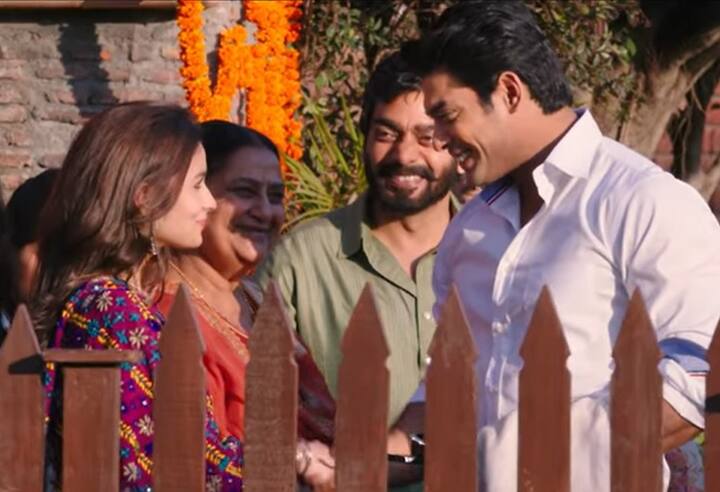 इस फिल्म में वह अंगद बेदी के नाम से सपोर्टिंग एक्टर के किरदार में थे. ये उसी फिल्म की तस्वीर है जिसमें वह आलिया से बात कर रहे हैं.