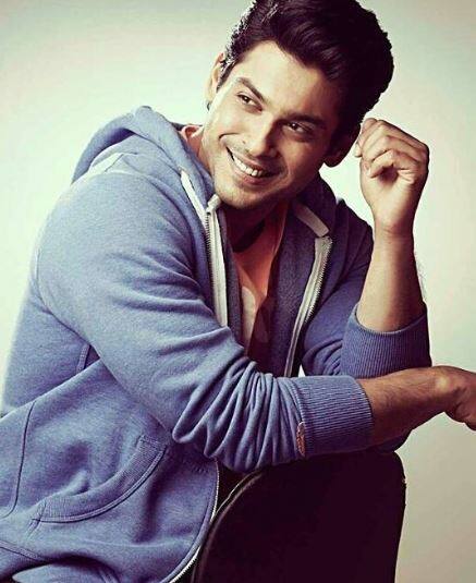 39 साल के सिद्धार्थ शुक्ला महाराष्ट्र के रहने वाले हैं. सिद्धार्थ के पिता सिविल इंजीनियर हैं और मूल रूप से ये उत्तर प्रदेश के इलाहाबाद के रहने वाले हैं. 